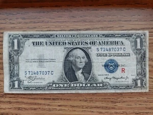 1935-A $1 One Dollar Silver Certificate "R". - Picture 1 of 2