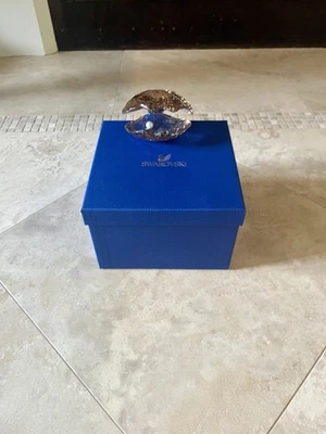Swarovski Crystal Vintage Rose Oyster With Pearl (Used for Display) #1075308 - Image 1 of 4
