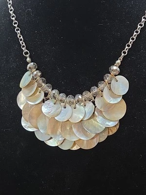 Collar concha de disco de madreperla con cuentas de cristal tono plata cadena estilo correo  Foto 1 de 4