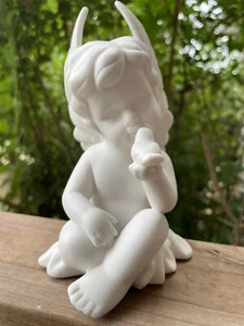 Cherub/Angel Boy, Wings Fanned- Holding Bird (Peace On Earth) Unpainted - Picture 1 of 11