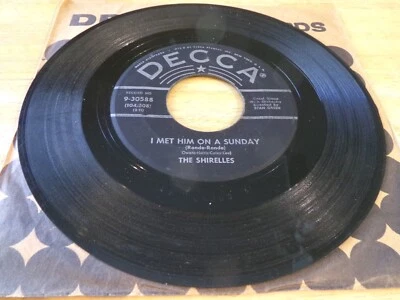 The Shirelles 45 - I Met Him on a Sunday - Decca 9-30588 - Image 1 of 2