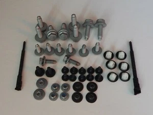 New Genuine Audi A3 Quattro 13-16 Set of fixing parts For Rear Bumper 8V0098627 - Foto 1 di 6