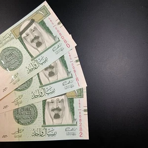 Saudi, fancy no.008080 / 008181 / 008282 Saudi 1 Rial 2009 UNC x 3 banknote - Picture 1 of 3