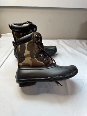 MAGELLAN Size 5 Camo Duck Boots. - Image 1 of 4