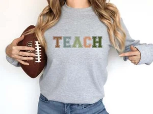 Collegiate Font Lehrer Sweatshirt - Bild 1 von 37