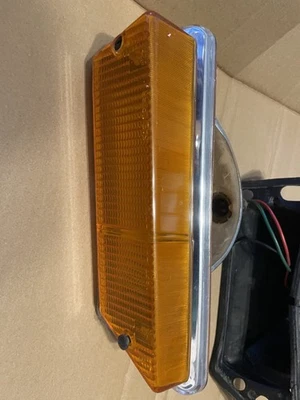 Right side front parking/signal lamp with rubber boot for Triumph TR6 AS IS - Изображение 1 из 4