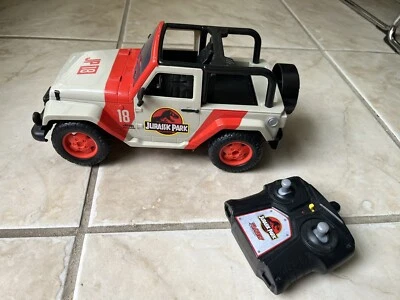Jada Jurassic Park Jeep Wrangler JP18 Remote Control Car 2014 1:16 RC - Image 1 of 3