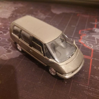 Solido Renault Espace 1:43 Scale Diecast Model Car - Image 1 of 4
