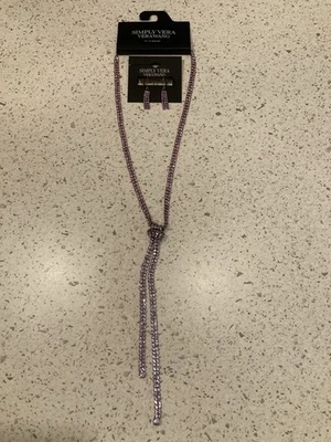 Collar de diamantes de imitación púrpura anudados VERA WANG con pendientes a juego Foto 1 de 4