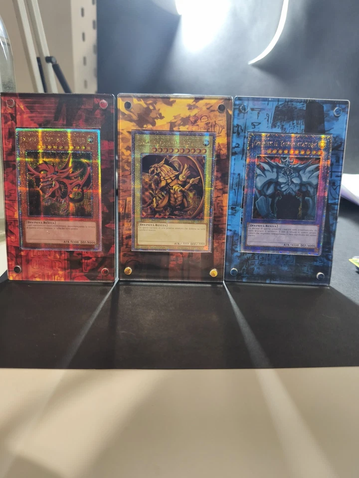 Set Divinità Egizie Yu-Gi-Oh! – Quarter Century Secret Rare+ Display Acrilici - Immagine 1 di 4