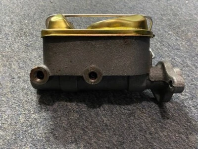 Omix Cilindro maestro de frenos - Frenos de potencia para 78-86 Jeep CJ - 16719.11 Foto 1 de 4