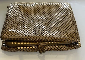 Vintage 1950 goldfarbene Mesh-Geldbörse mit Doppelfaltung W Germany Druckknopf Geldbörse wie abgebildet - Bild 1 von 6