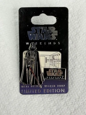 Prendedor WDW Disney Star Wars Weekends 2007 Darth Vader y Light Saber edición limitada Foto 1 de 4
