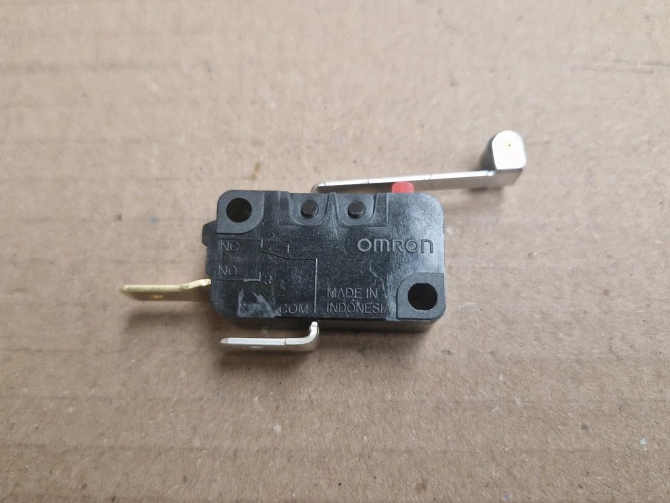 JAGUAR DAIMLER KICKDOWN / INHIBITOR SWITCH XJ6 XJ12 E-TYPE DS420 C33509 - Image 1 of 1