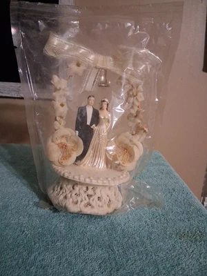 1960's Vintage Wedding Cske Topper - Image 1 of 4