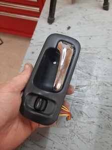 1997 1998 1999 2000 2001 Honda CR-V CRV RIGHT PASSENGER Inner Door Handle - Picture 1 of 2