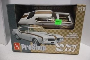 AMT ProShop 1969 Oldsmobile 442 Hurst 1/25 Model Kit #31517 - NEU - UNGEBAUT - Bild 1 von 3