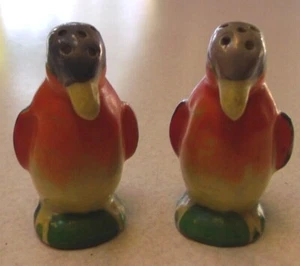 COLLECTIBLE MADE IN JAPAN PENGUINS  SALT & PEPPER SHAKERS  - Picture 1 of 5