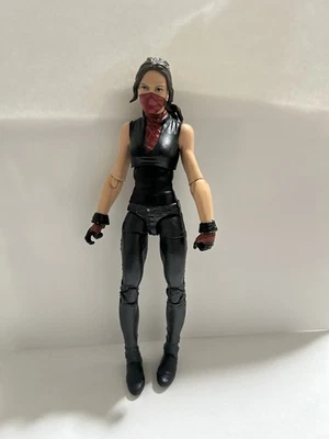Elektra Marvel Legends figura serie netflix Elodie Yung juguete defensores daredevil Foto 1 de 4