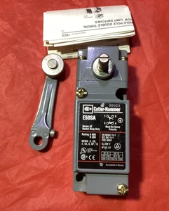 CUTLER-HAMMER E50AR1 Limit Switch with Roller Lever 240VAC - Picture 1 of 3