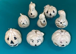 LOTE DE 8 ADORNOS CARA CALABAZA BLANCA HALLOWEEN, ESCALA 1 1/2" - Imagen 1 de 8