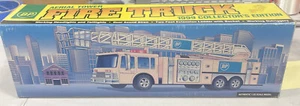 1999 Collectors Edition camion dei pompieri torre aerea autentico modello in scala 1:35 - Foto 1 di 1