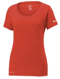 Camiseta de entrenamiento para mujer Nike Dry Fit en rojo  - Imagen 1 de 7