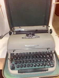 Vintage 1950's Remington Quiet-Riter Miracle Tab Typewriter With Portable Case - Picture 1 of 7