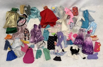 Gran Lote Mixto Barbie/Ken ACCESORIOS DE ROPA Abrigos Pantalones Conjunto Varios 9 OZ Foto 1 de 4
