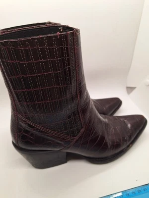 NUEVAS BOTAS VAQUERAS ZARA BORGOÑA SIMULADAS DE CUERO COCODRILO AL TOBILLO Talla 37 Foto 1 de 4