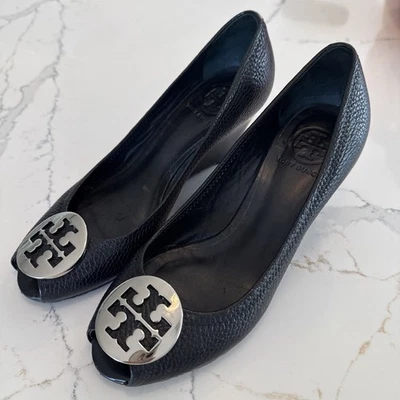 Tory Burch Black Leather Peep Toe Wedge Heels Size 7.5 Silver Logo Medallion - Image 1 of 4
