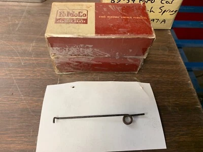1953-54 FORD CRESTLINE CUSTOMLINE HOOD LATCH SPRING NOS 920  Foto 1 de 2