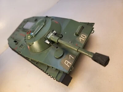 Plastic model=NO MATCHBOX/assembled RUSSIAN TANK/UNMARKED looks complete 26 cm. - Immagine 1 di 4