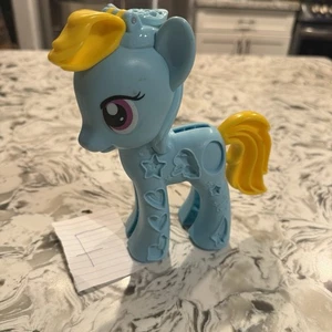 Molde My Little Pony Rainbow Dash 7" X 6" Play Doh solo Hasbro marca y estilo pony - Imagen 1 de 3