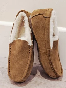 NUEVO PANTUFLAS KOOLABURRA BY UGG MUJER GAMUZA CASTAÑO INDONESIA  - Imagen 1 de 8