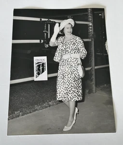 QUEEN ELIZABETH II Feb 1963 in FIJI Original Photo Europress Paris (stamp) RARE - Picture 1 of 5