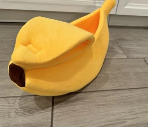 Cozy Banana-Shaped Pet Bed Dogs Kittens Cats Rabbits Sleeping Nest Yellow NEW - Picture 1 of 14