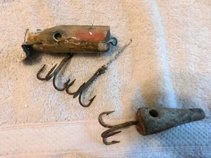 2 ANTIQUE WOOD FISHING LURES - Picture 1 of 4