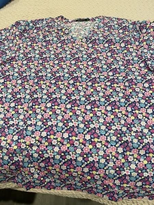 Medgear Women's 12-Pocket Scrub Set with Silver Snap Detail & Contrast Trim 7897 - Picture 1 of 2