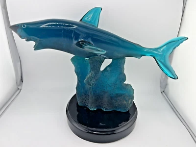 Escultura Wyland Gran Tiburón Blanco y Coral 1990 Azul Acrílico Marcado Foto 1 de 4