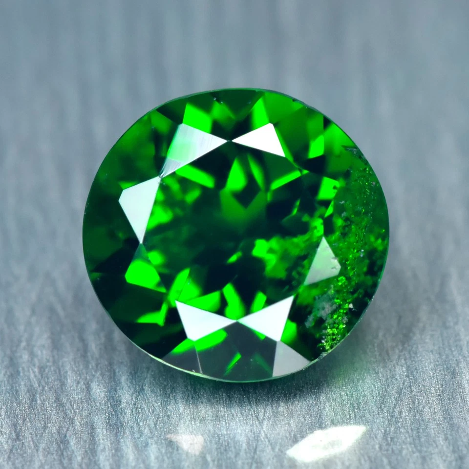1.65Ct Remarkable AAA+ Quality Unheated Chrome Diopside Gemstone, Russia - Image 1 of 1