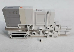 SMC SV1100R-5FU-C-C6 2-poliges Einzelmagnetventil, Kassettenfuß, 24Vdc, mit Stecker - Bild 1 von 10