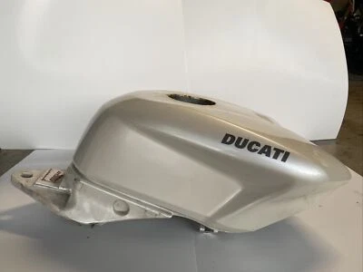 07 08 09 10 11 12 13 DUCATI 848 1098 1198 GAS TANK OEM WHITE 2009  J1 - Image 1 of 4