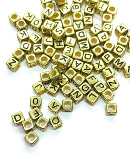 50/100 Stück 6mm Würfel Gold Farbe Einzel Buchstaben Acryl Alphabete Perlen A-Z - Picture 1 of 22