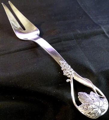 Tenedor Frank M Whiting 9" Sterling para servir dos dientes hecho a mano (uva) 2,9 onzas Foto 1 de 4