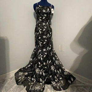 Betsy & Adam Black And White Floral Mermaid Gown Size 2 - Picture 1 of 10