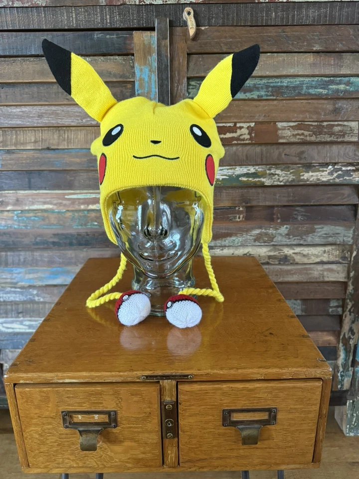 Sombrero Pokemon Pikachu Gorro Orejas Tejidas Pokeball Borlas 2012 Edad 13+ Foto 1 de 4