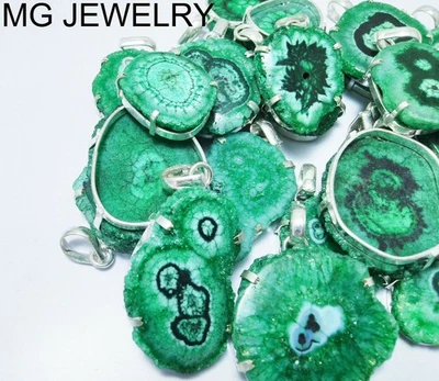 Lote de 200 piezas colgantes con superposición de plata .925 de piedras preciosas druzy de cuarzo solar color verde Foto 1 de 4