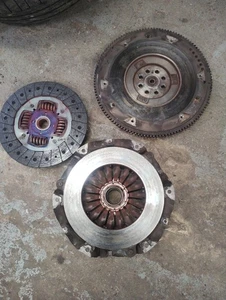 SUBARU IMPREZA WRX CLUTCH KIT BLOBEYE BUGEYE 5 SPEED, PLUS FLYWHEEL LUK 01-05 - Picture 1 of 7