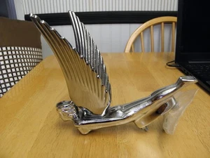 Neu Vintage fliegende Dame geflügelte Göttin Chrom Haube Ornament neu out of box - Bild 1 von 10